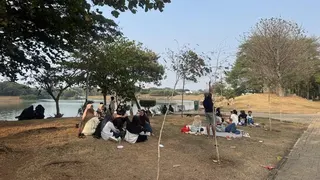 Ada Pohon Khas Afrika, Taman Waduk Ria Rio Ramai Jadi Spot Nyore Warga