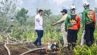 Analisis Peninjauan Lokasi Kebakaran Hutan dan Lahan di Pontianak oleh Presiden Prabowo Subianto, Panglima TNI, dan Kapolri
