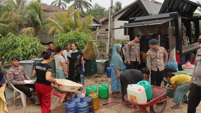 Polres Ketapang Kerahkan Mobile Water Treatment Bantu Warga Terdampak Krisis Air Bersih