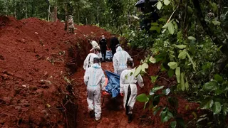 Potret Pilu Kuburan Massal Banjir Nepal, Jenazah Membusuk-Tak Dikenali