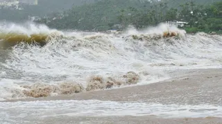Badai Picu Ombak 3 Meter, Arus Laut Mengancam Nyawa