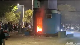Situasi Sekitar Slipi Jakarta Malam Ini, Ada Pos Polisi Dibakar