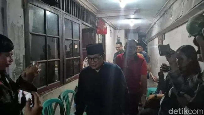 Pramono Melayat ke Rumah Bambang Setiawan, Korban Kericuhan di Pejompongan