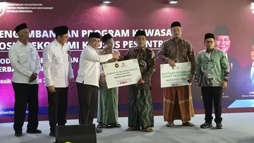 BAZNAS Salurkan Bantuan Ekonomi Rp871 Juta untuk Zmart dan Santripreneur di Gresik