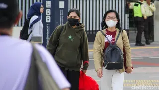 Wamenaker Imbau Pekerja Pakai Masker Imbas Sebaran Abu Vulkanik Gunung Anak Krakatau