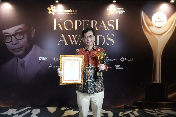 Jalin Sinergi dengan Kementerian Koperasi, BPJS Kesehatan Raih Penghargaan Bakti Koperasi Pradana Nayaka