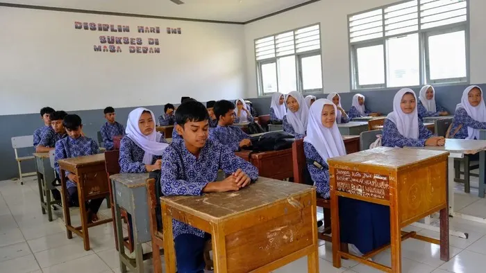 Memperbaiki Sekolah, Membuka Jalan, Menguatkan Warga Solok Selatan