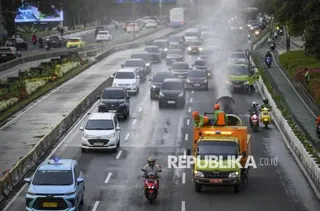 Berkendara Aman dalam Terpaan Abu Vulkanik dan Asap, Perhatikan 7 Hal Ini |Republika Online