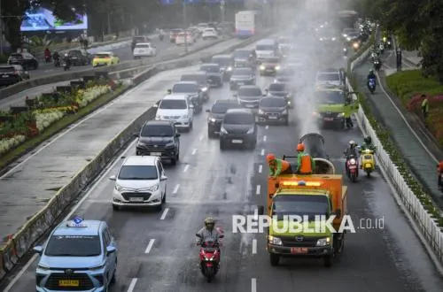 Berkendara Aman dalam Terpaan Abu Vulkanik dan Asap, Perhatikan 7 Hal Ini |Republika Online