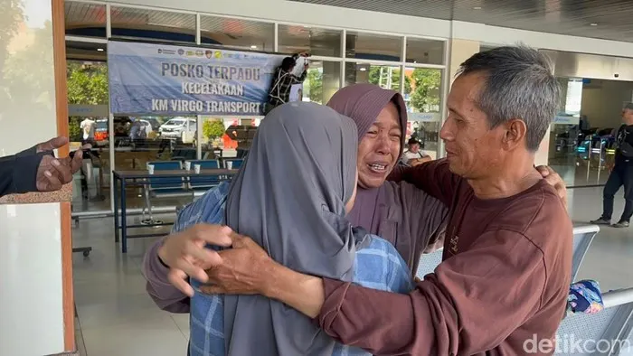 Tangis Haru Ela Tahu Suami Selamat Usai Kapal Virgo Hilang Kontak