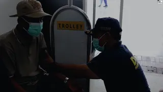 Soetta Terdampak Abu Anak Krakatau, Polisi Buka Posko Kesehatan-Bagikan Masker