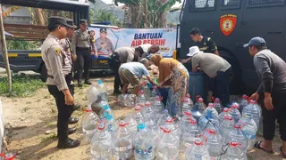 Kekeringan di Bantar Panjang Tigaraksa, Polresta Tangerang Kirim Bantuan Air Bersih