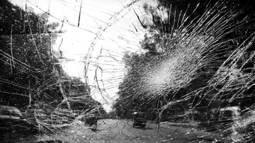 Truk Terobos Lampu Merah di Cibubur Tabrak Sejumlah Kendaraan, 1 Orang Tewas