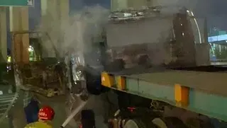 Pemotor Tewas Tertabrak Truk Trailer di Priok, Kendaraan Terseret dan Terbakar