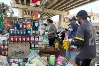 Pagi Berdebu Warga Jakarta dan Sekitar Buntut Abu Vulkanik Anak Krakatau